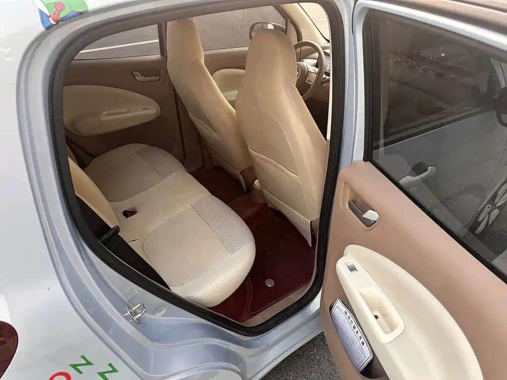 Wuling MINIEV — миниатюра 6