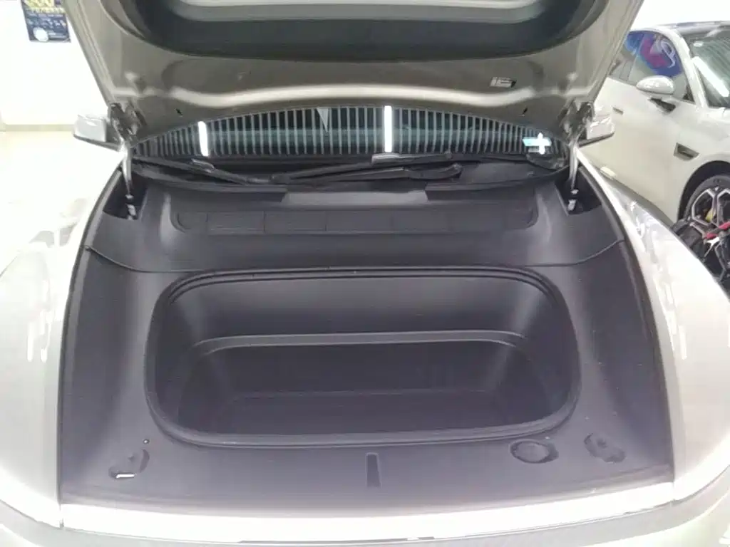 Tesla Model Y L — миниатюра 20