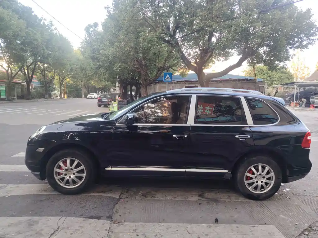 Porsche Cayenne — миниатюра 10