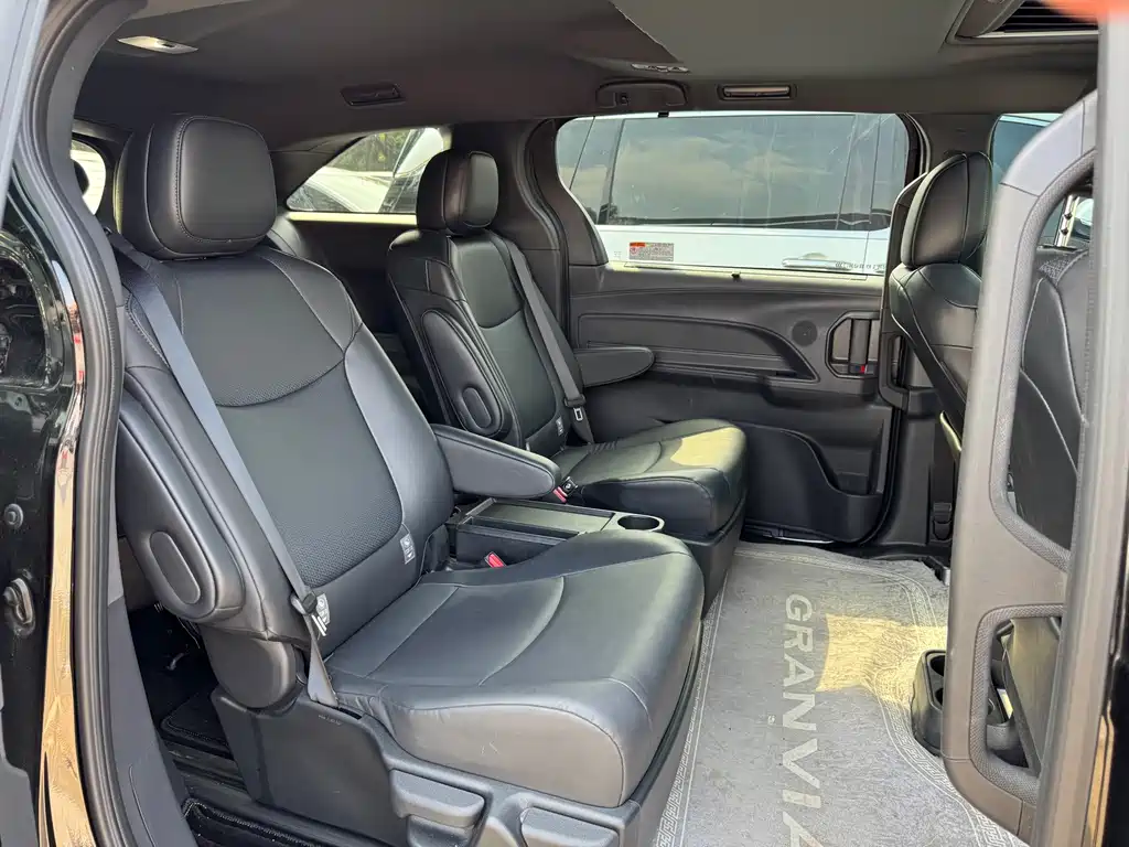 Toyota Granvia — миниатюра 19