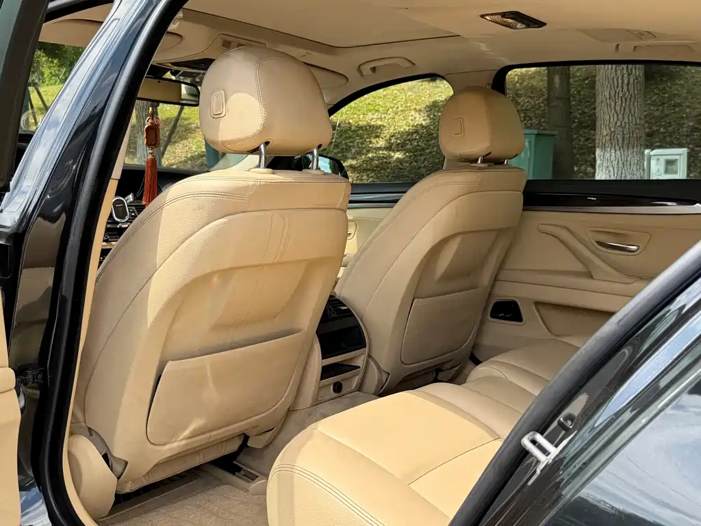 BMW 5 Series — миниатюра 7
