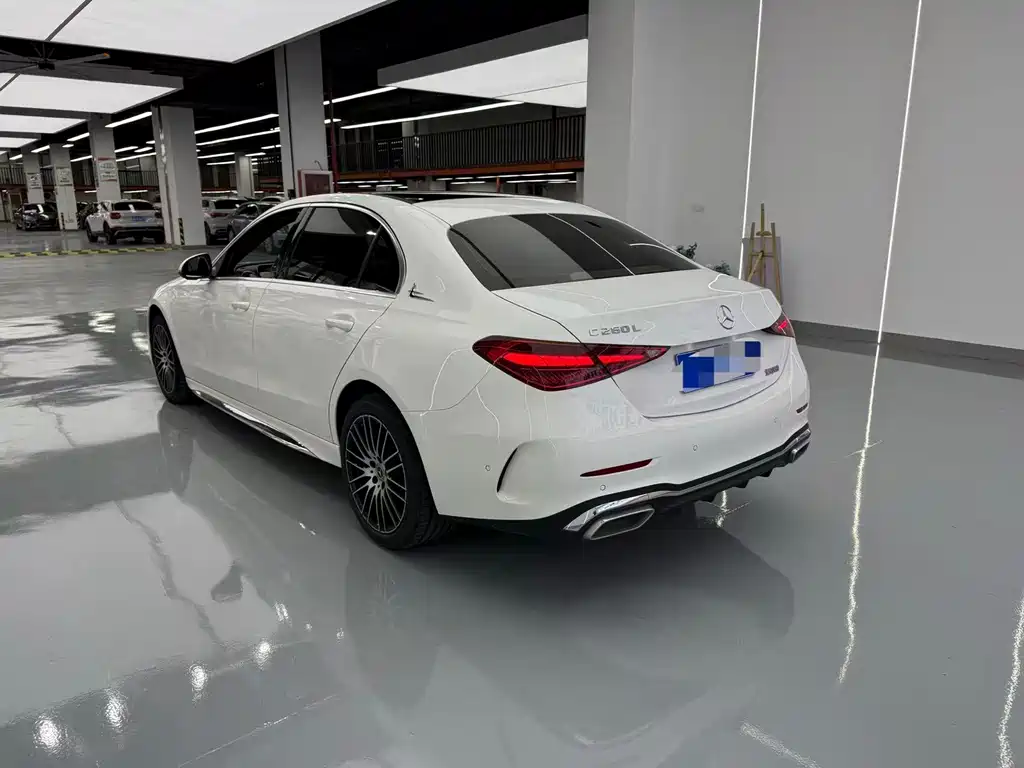 Mercedes-Benz C-Class — миниатюра 13