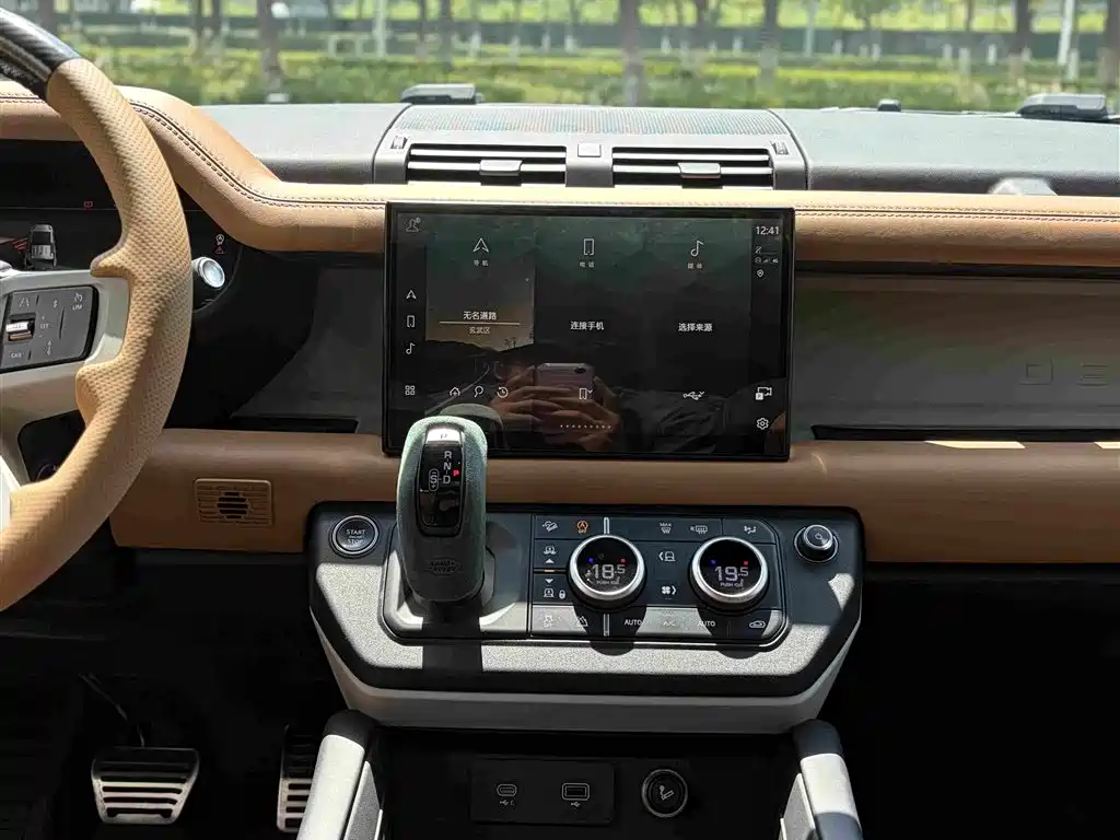 Land Rover Defender — миниатюра 16