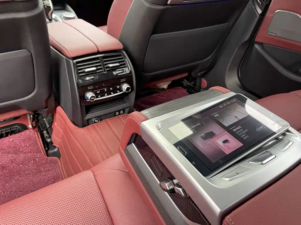 BMW 5 Series — миниатюра 9