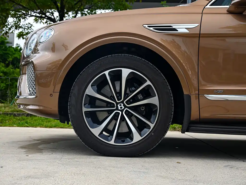 Bentley Bentayga — миниатюра 17