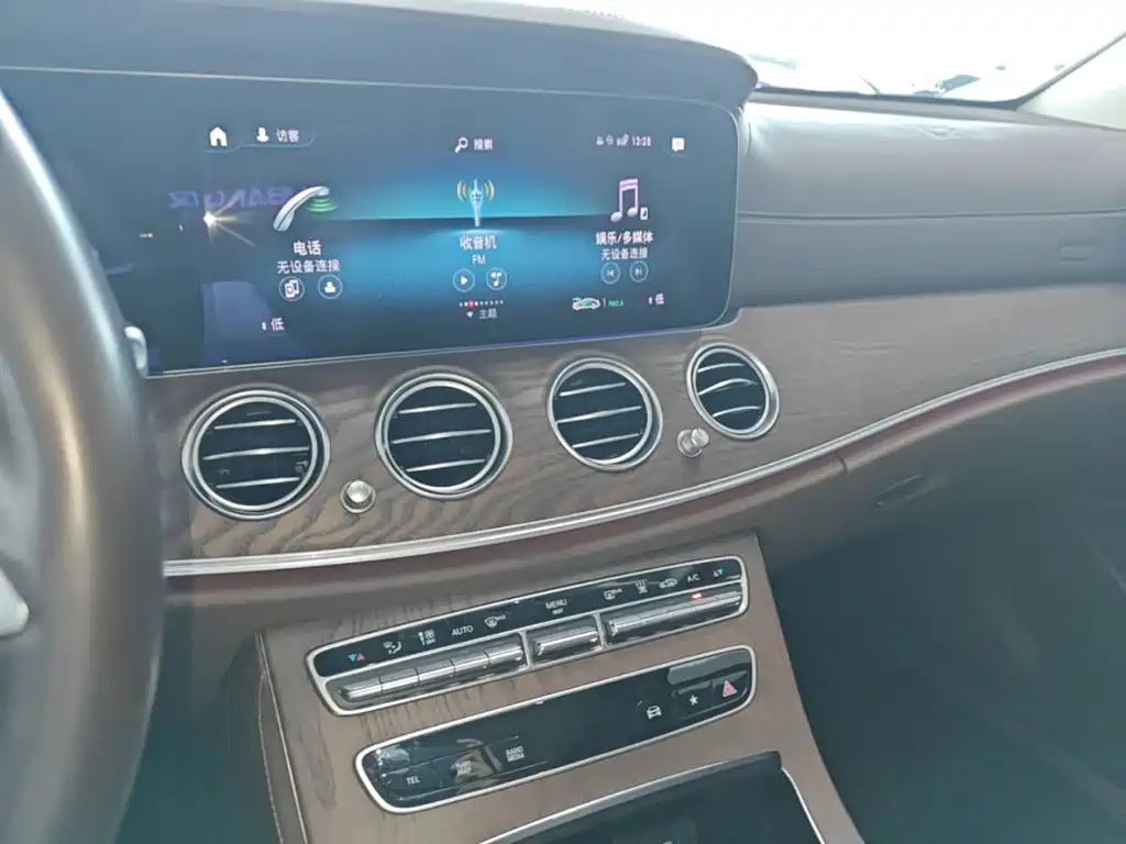 Mercedes-Benz E-Class New Energy — миниатюра 13