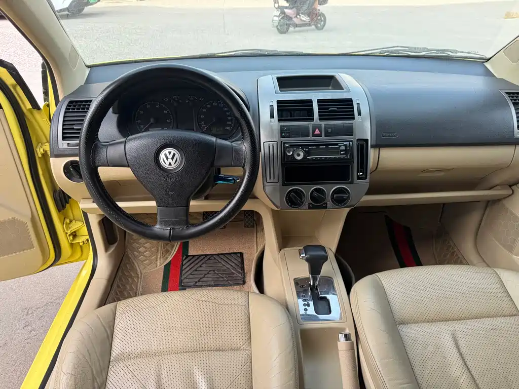 Volkswagen Polo 2009 1.6L AT