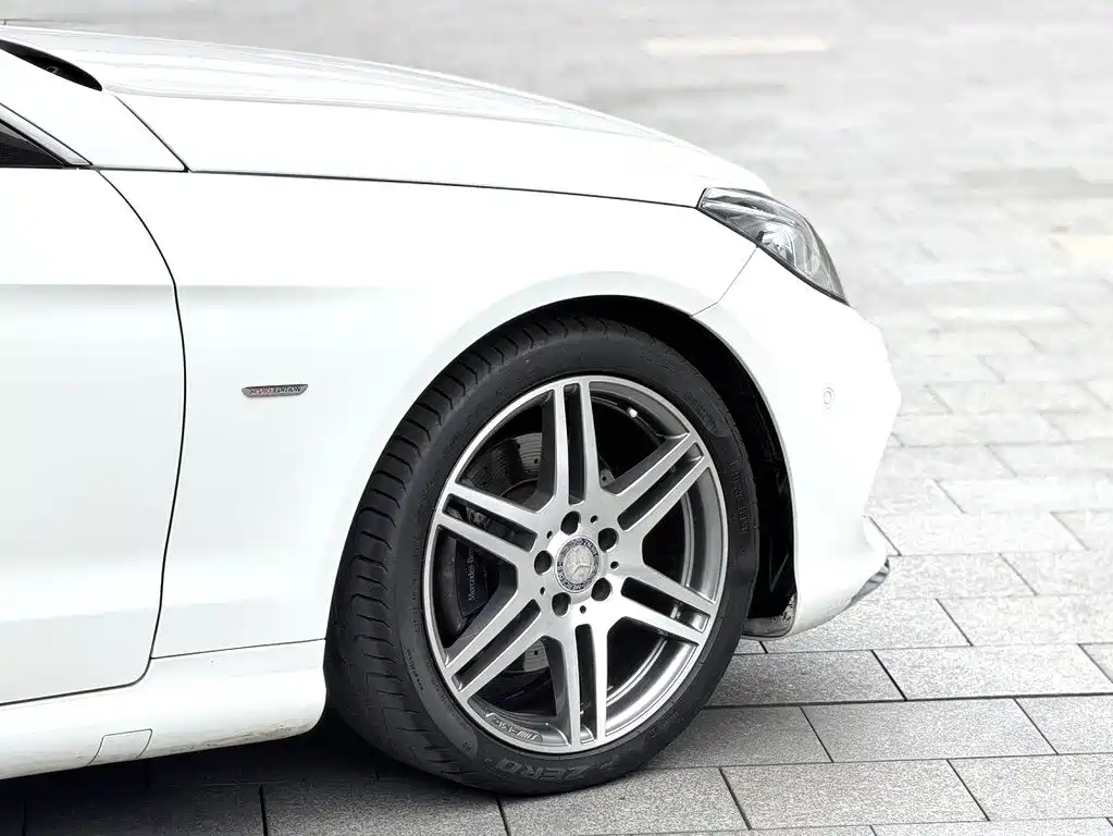 Mercedes-Benz E-Class (Import) — миниатюра 3