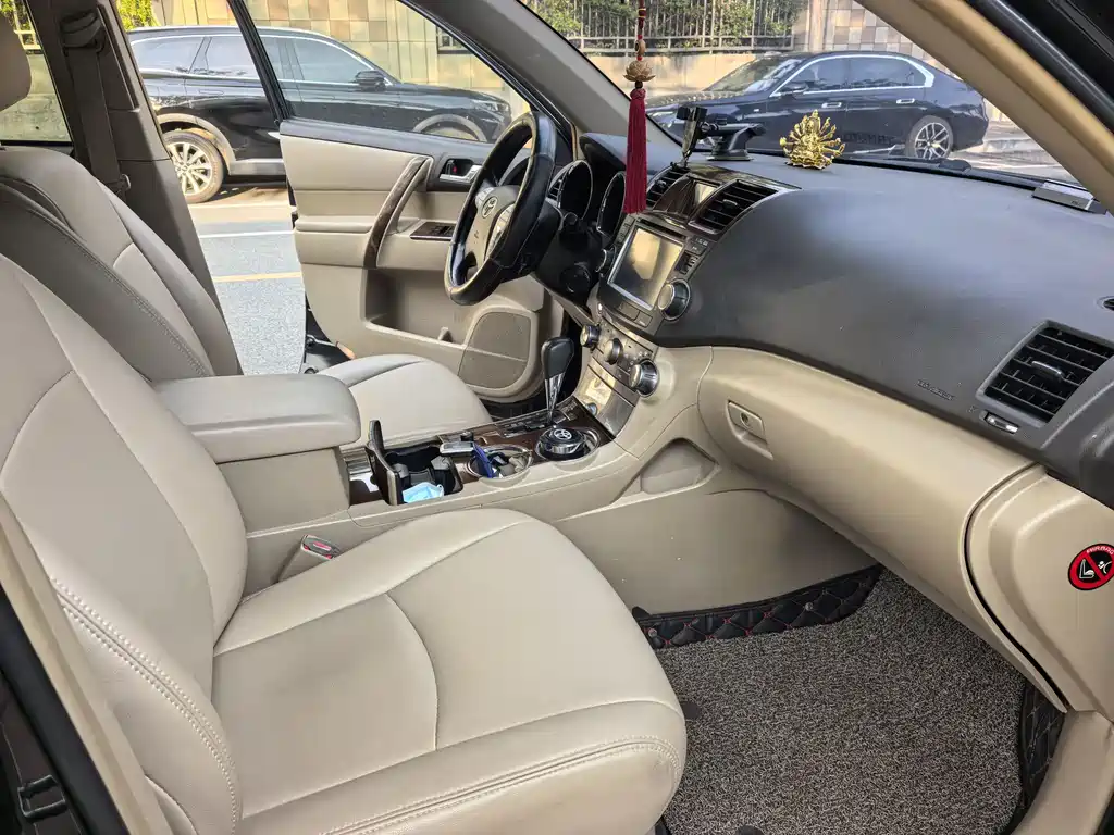Toyota Highlander 2012 2.7L 5 мест Elite