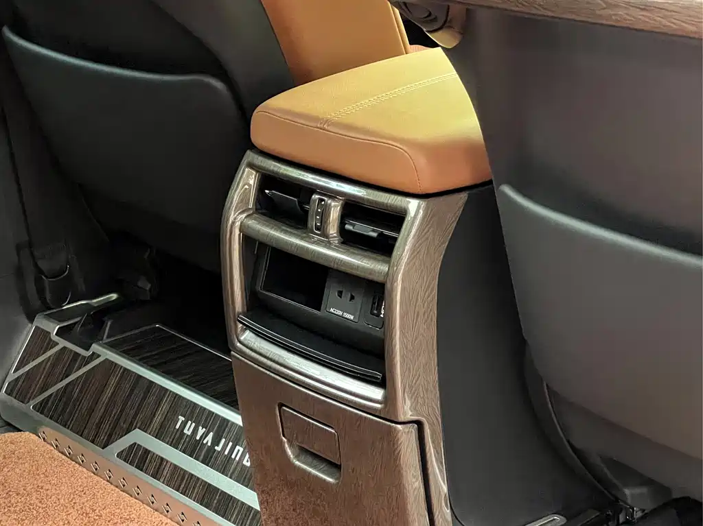 Toyota Alphard — миниатюра 23