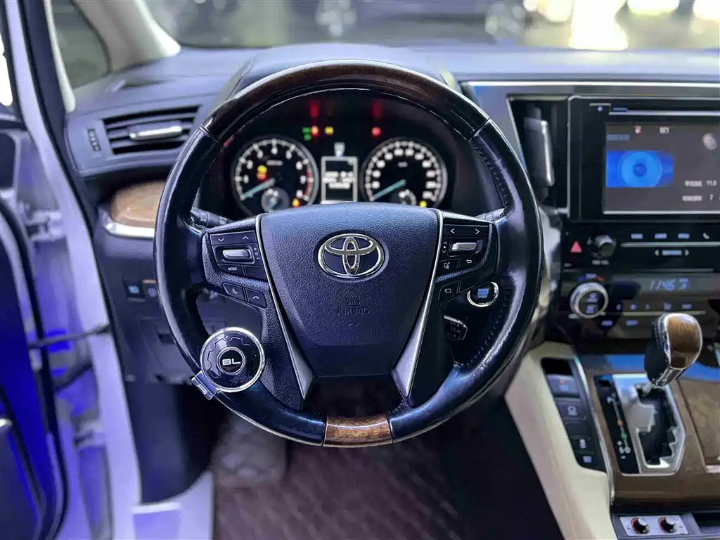 Toyota Alphard 2015 3.5L Luxury