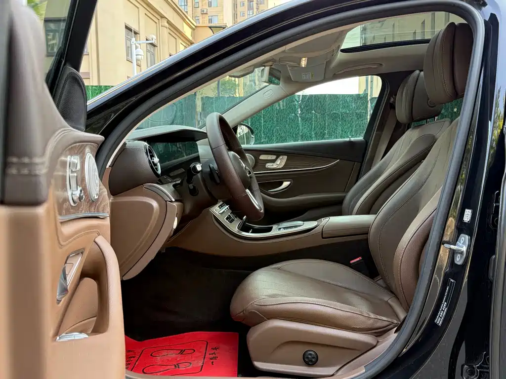 Mercedes-Benz E-Class — миниатюра 4