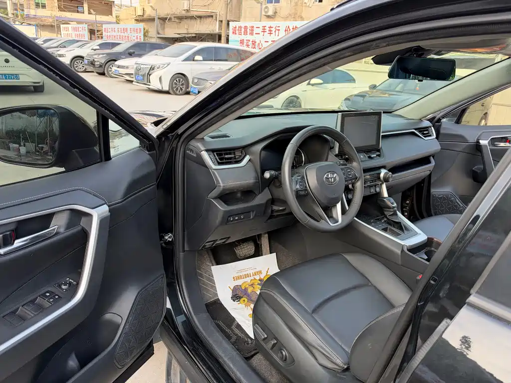 Toyota RAV4 — миниатюра 7