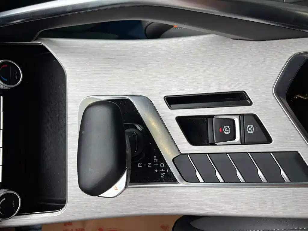 Geely Binyue — миниатюра 11
