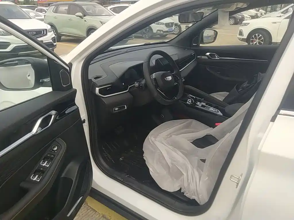 Geely Binyue — миниатюра 16