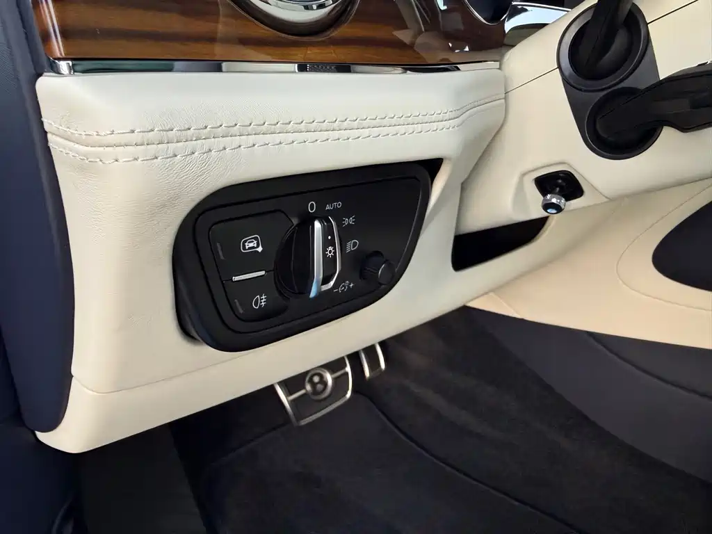 Bentley Bentayga 4.0T V8, фото 12