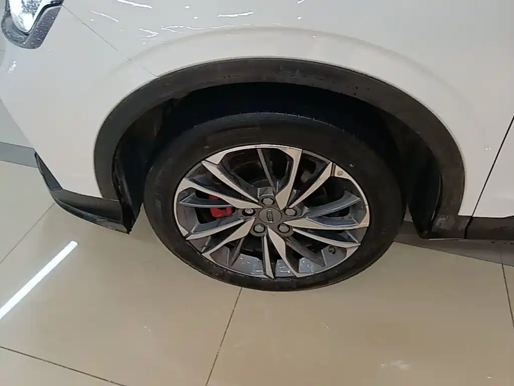 Geely Binyue — миниатюра 23