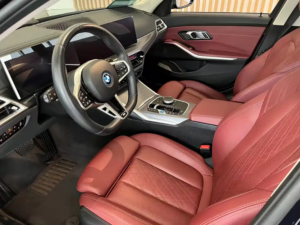 BMW i3 2025 eDrive 40 L