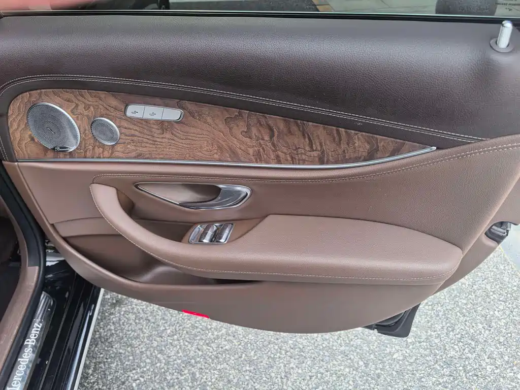 Mercedes-Benz E-Class — миниатюра 12