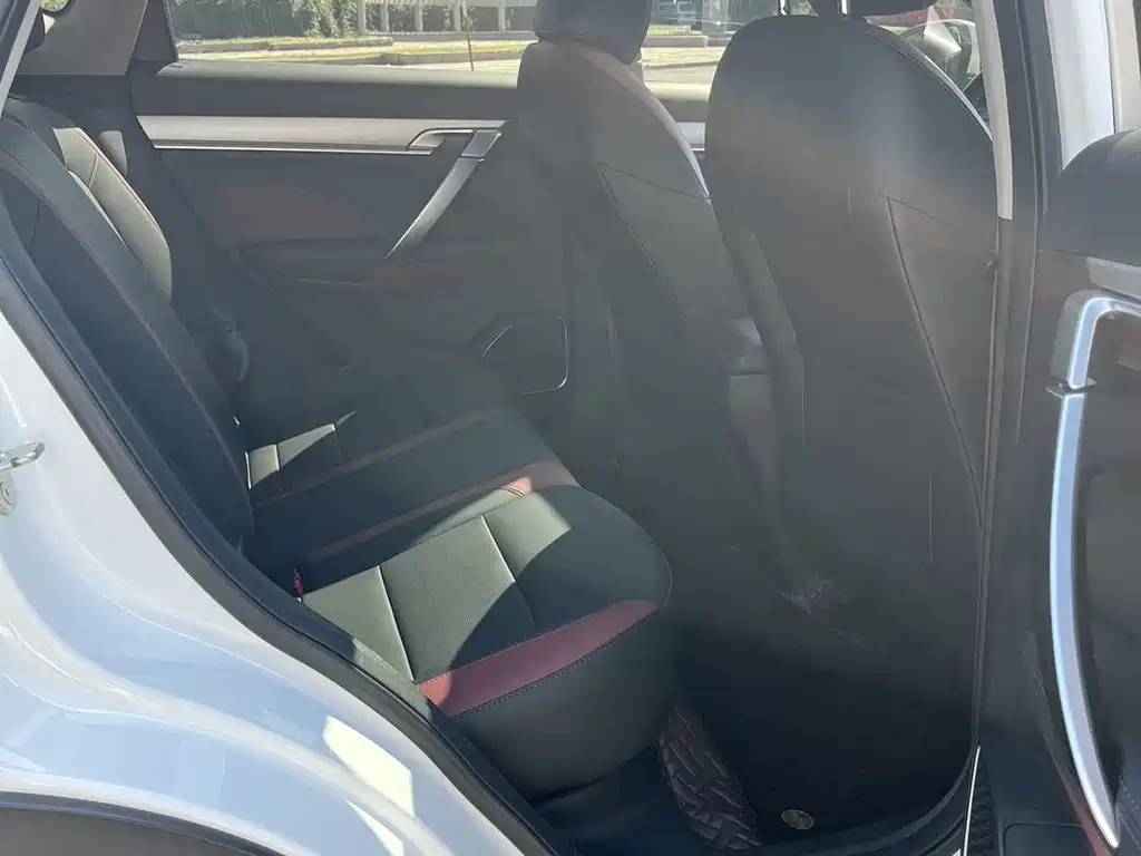 Geely Binyue — миниатюра 10