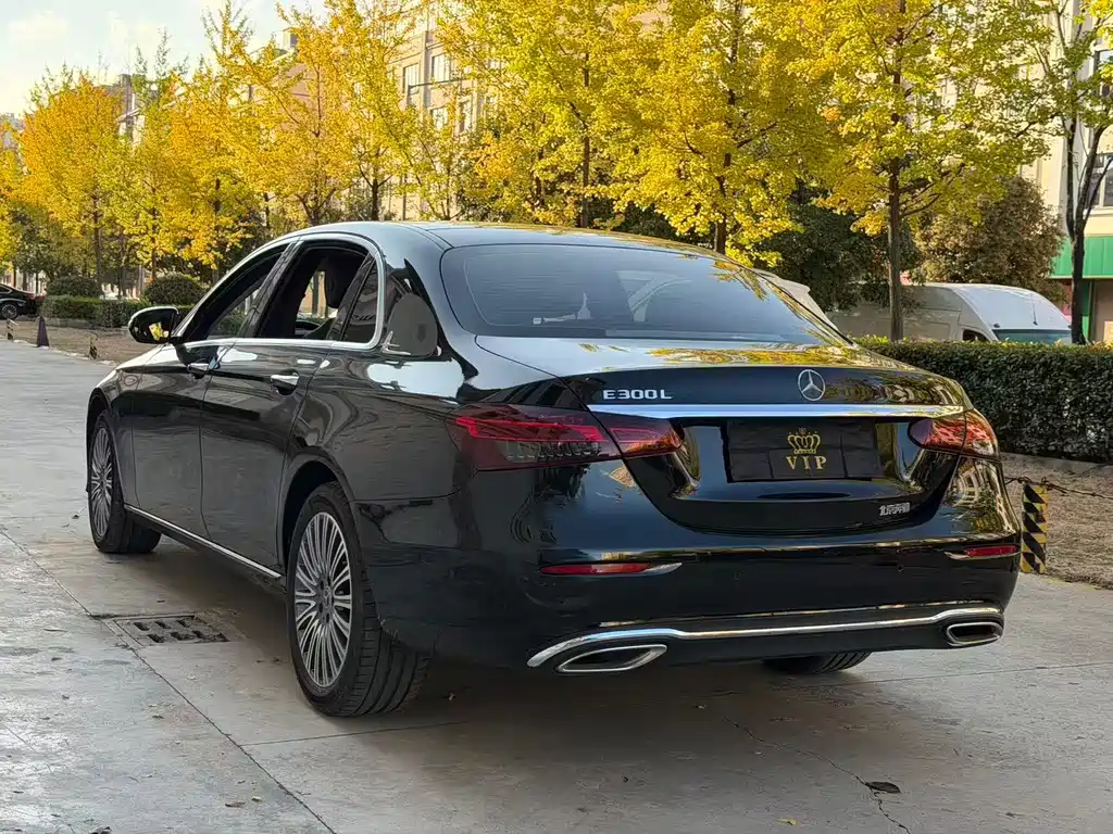 Mercedes-Benz E-Class — миниатюра 9