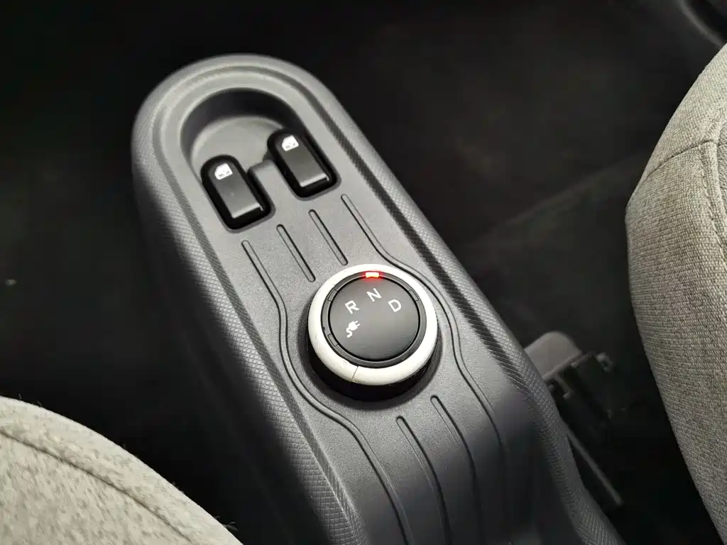 Wuling MINIEV — миниатюра 13