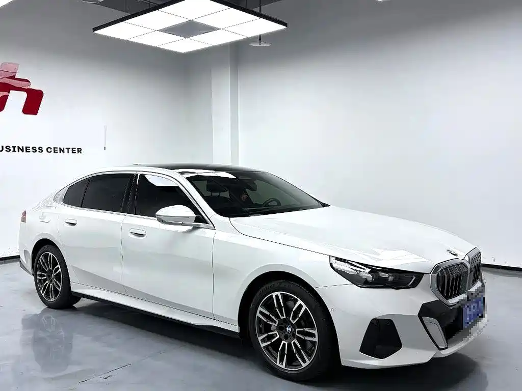 BMW 5 Series — миниатюра 3