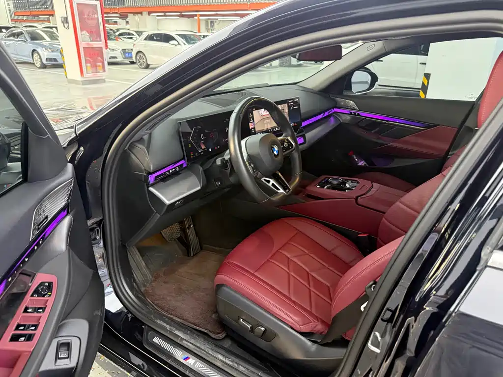 BMW 5 Series — миниатюра 7