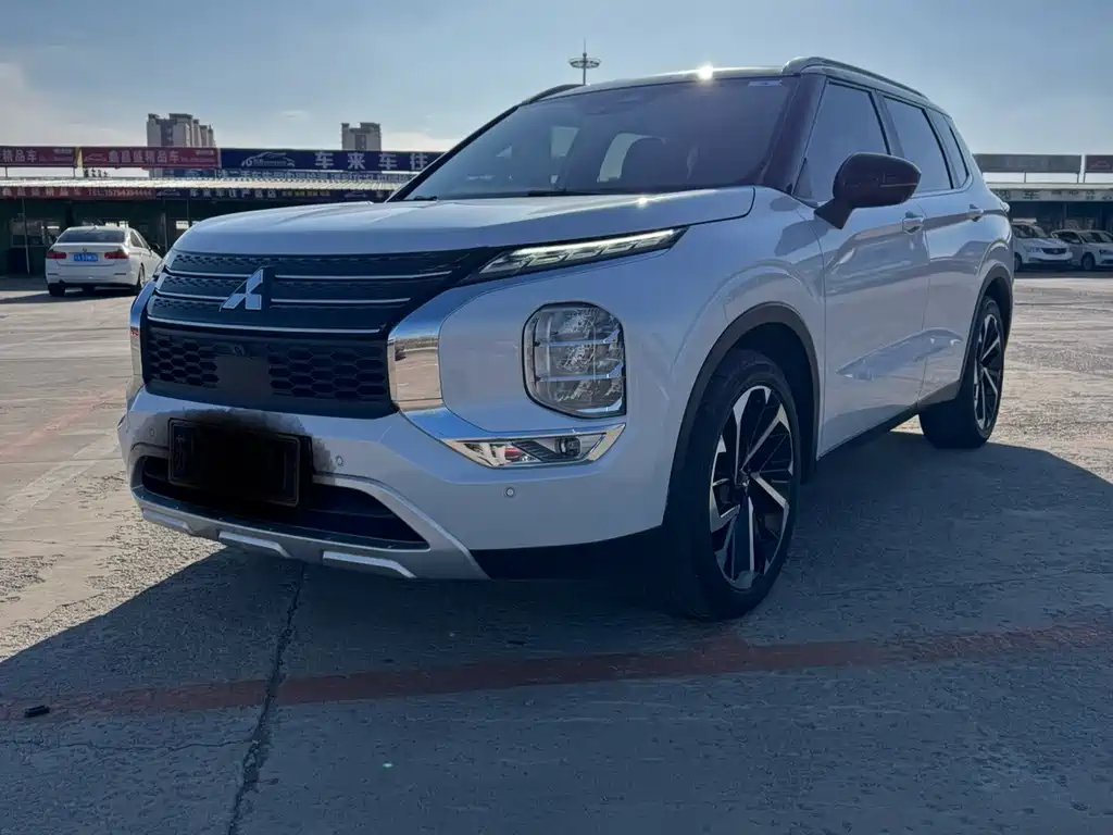 Mitsubishi Outlander 2023