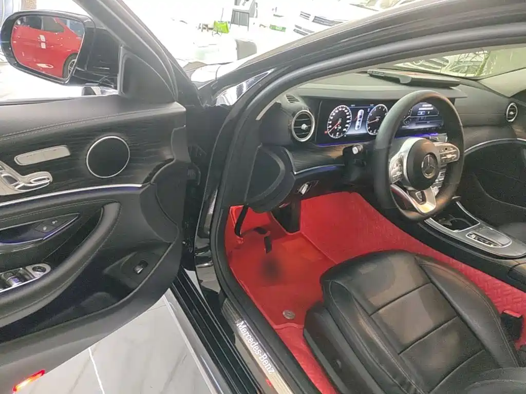 Mercedes-Benz E-Class — миниатюра 16