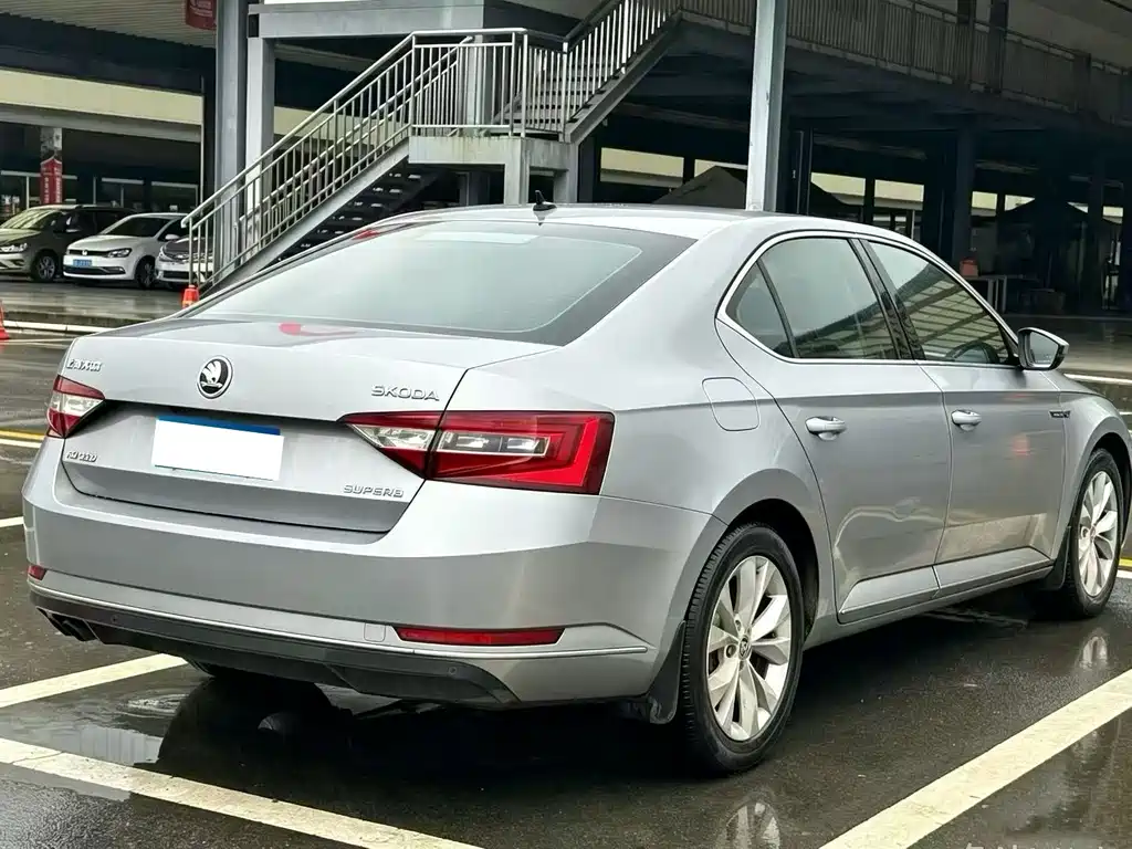 Skoda Superb — миниатюра 10