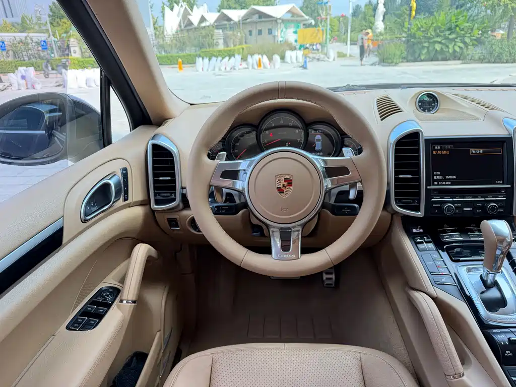 Porsche Cayenne — миниатюра 18