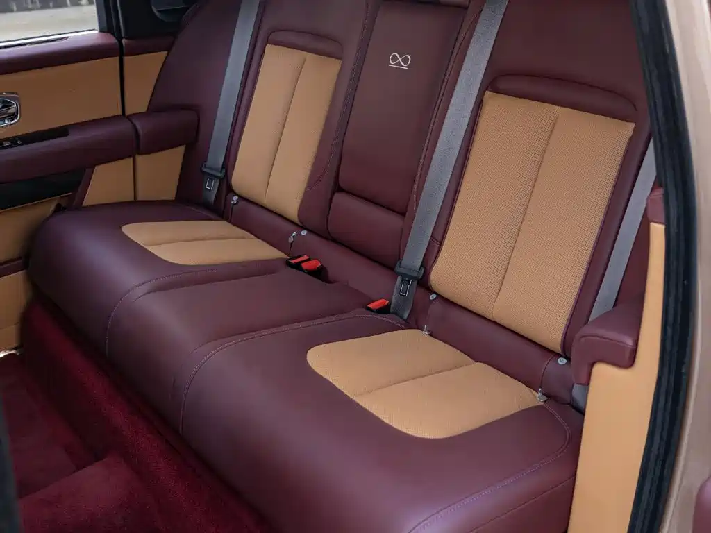 Rolls-Royce Cullinan — миниатюра 22
