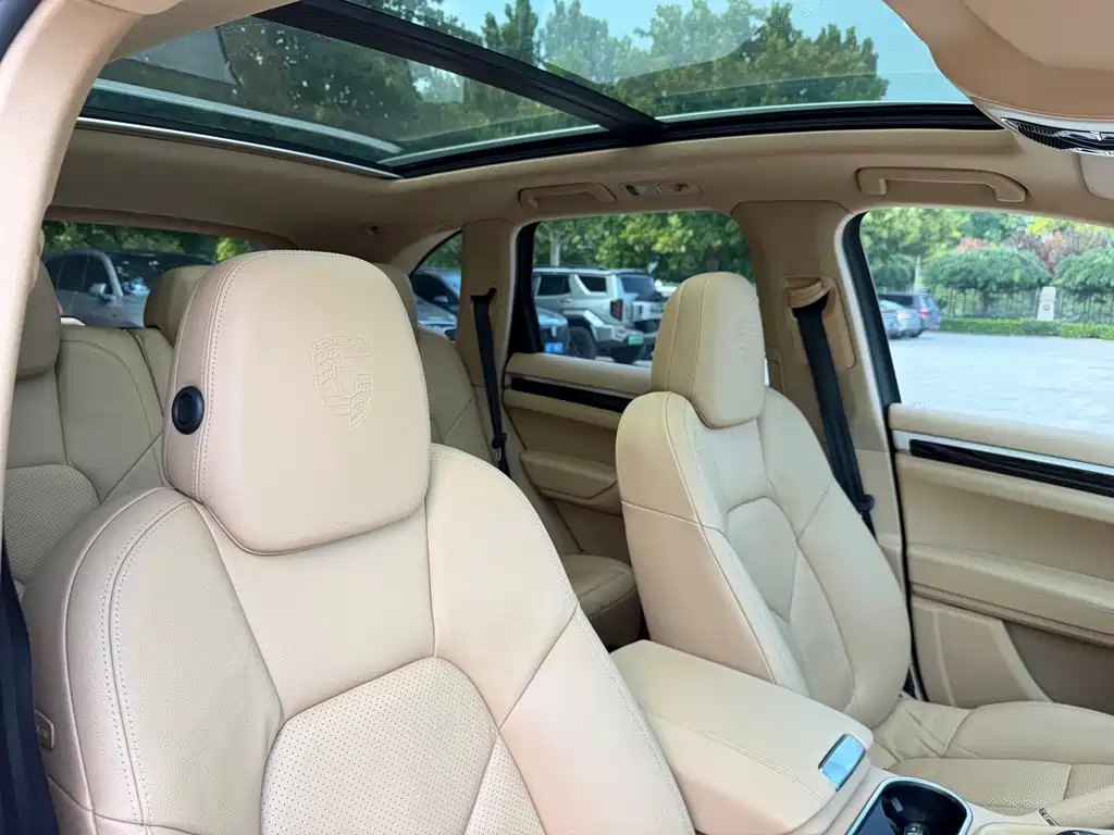 Porsche Cayenne — миниатюра 24
