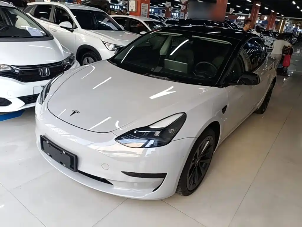 Tesla Model 3 — миниатюра 2