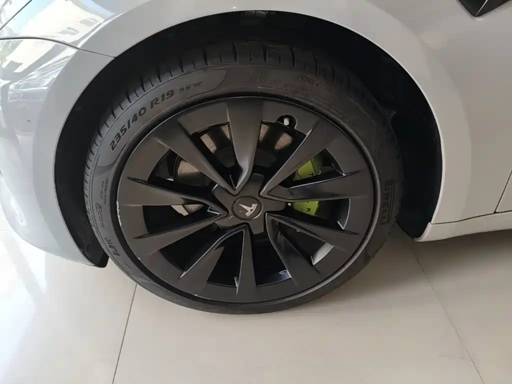 Tesla Model 3 — миниатюра 23