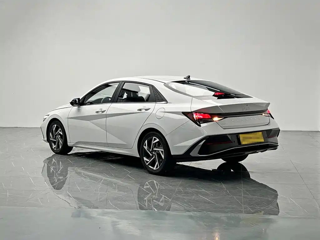 Hyundai Elantra — миниатюра 4
