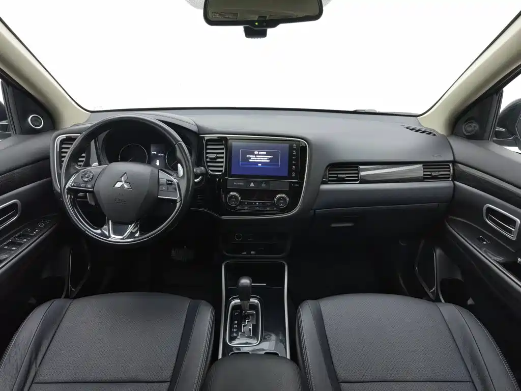 Mitsubishi Outlander — миниатюра 5
