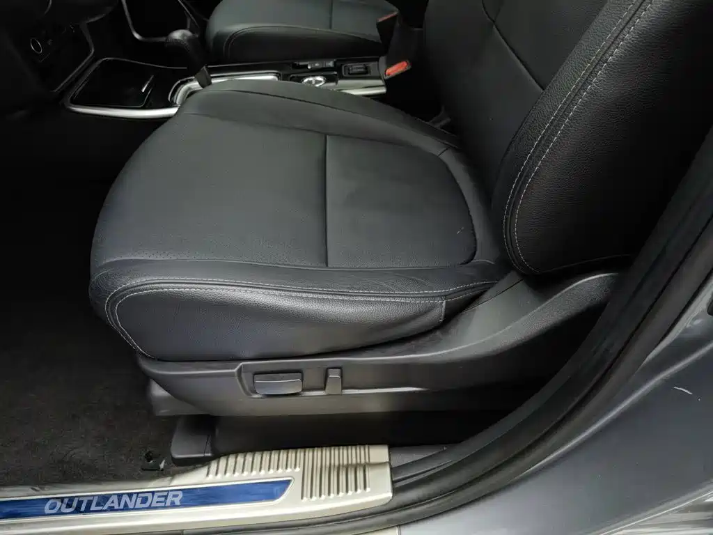 Mitsubishi Outlander — миниатюра 20