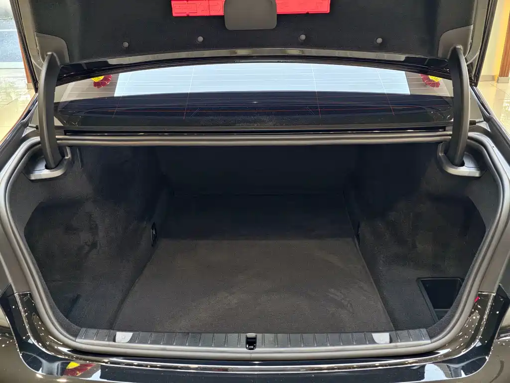 BMW 7 Series — миниатюра 17