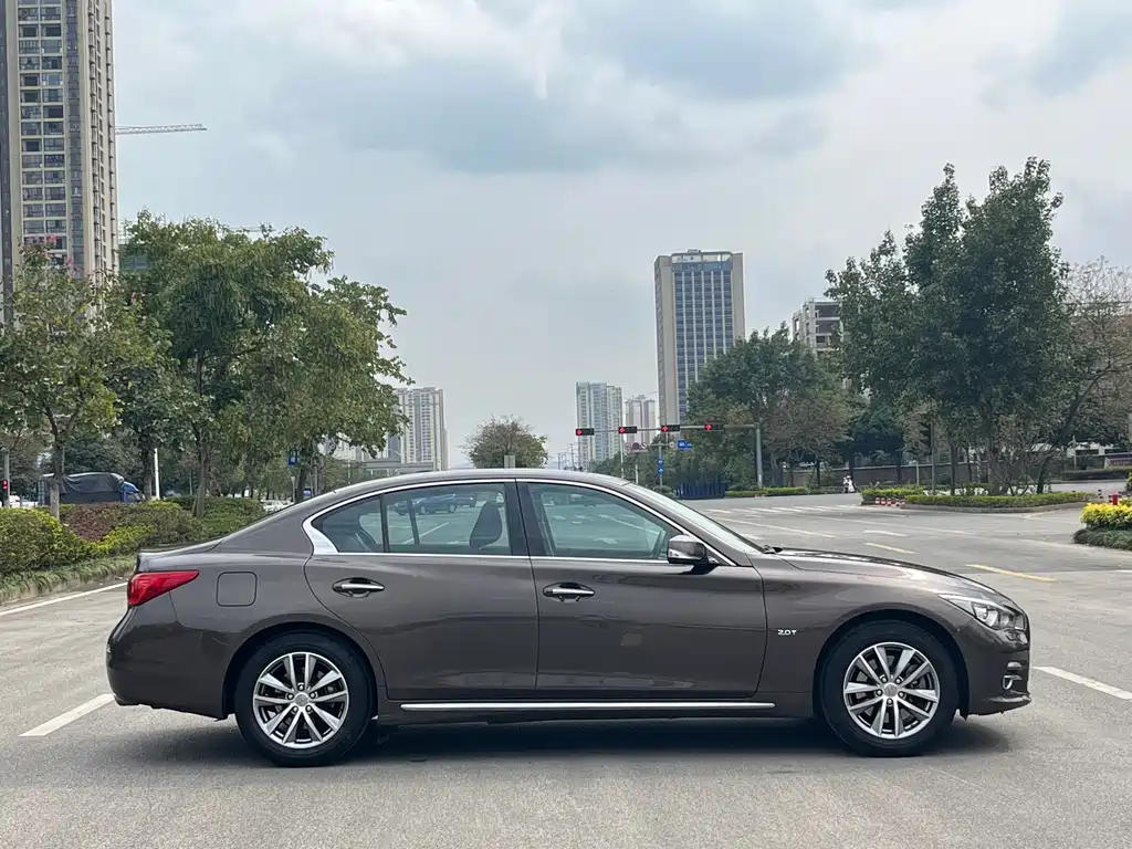 INFINITI Q50L