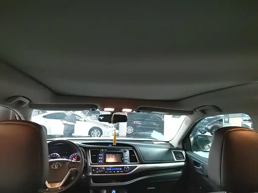 Toyota Highlander — миниатюра 18