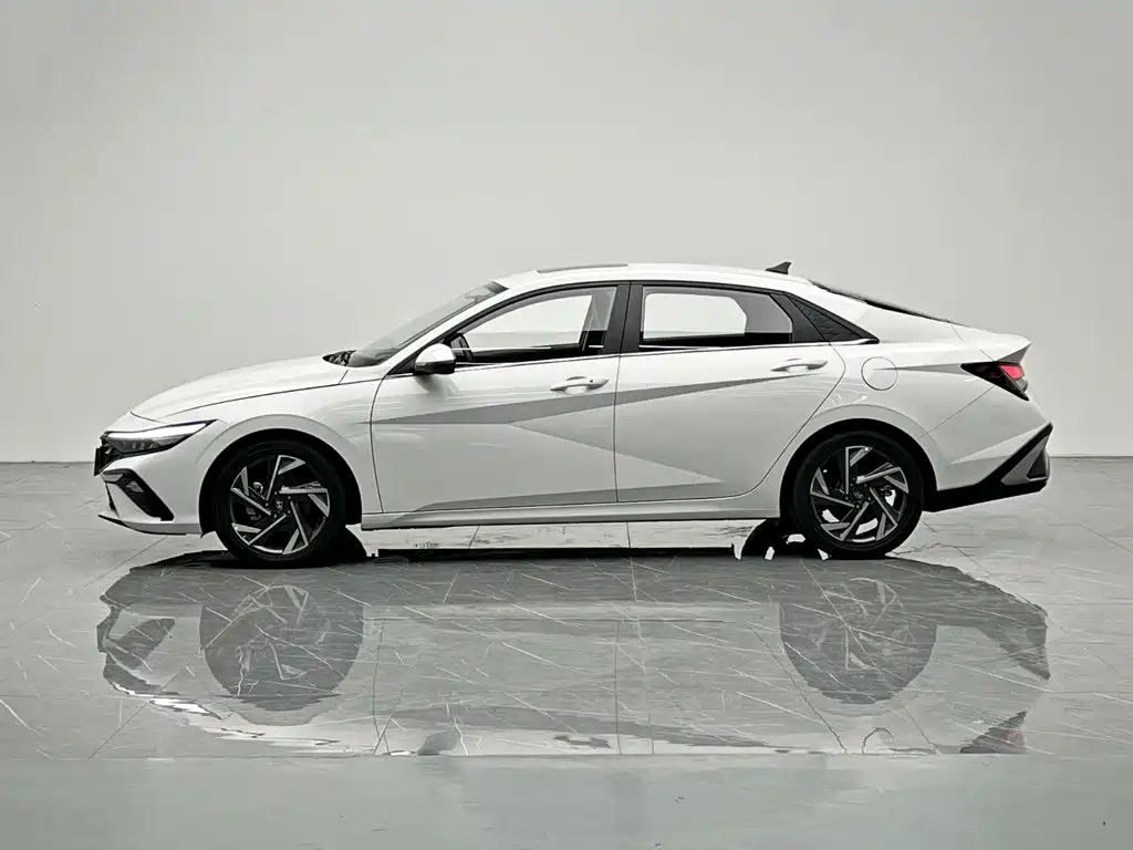 Hyundai Elantra — миниатюра 3