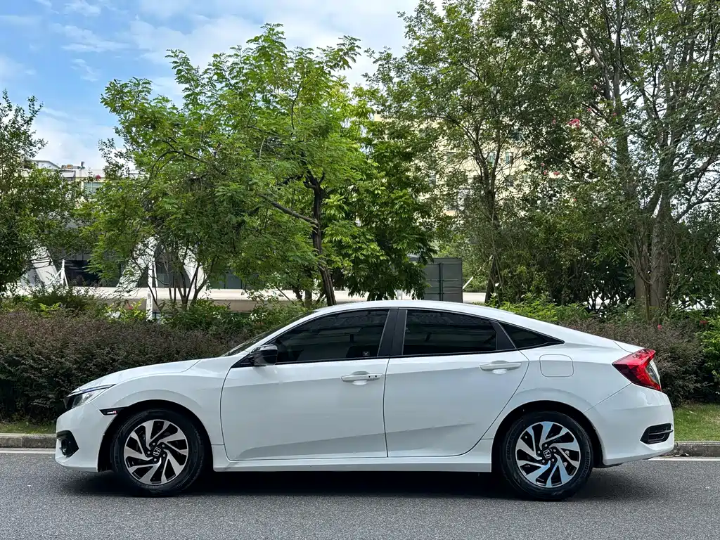 Honda Civic — миниатюра 4