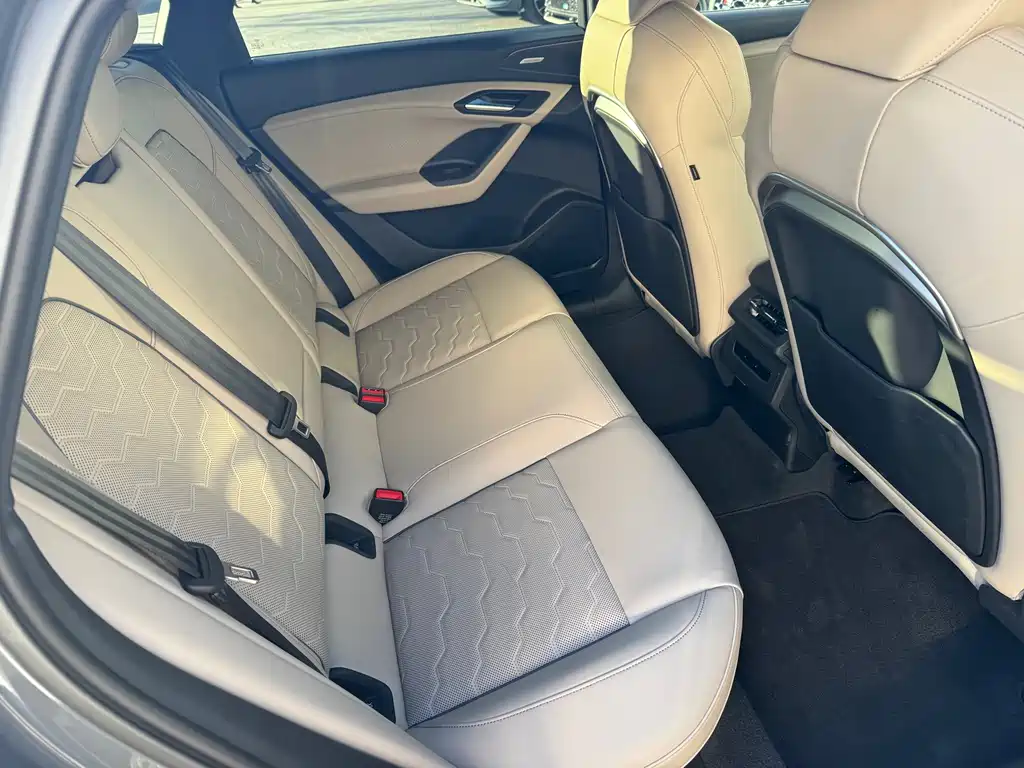 AUDI Q6L SPORTBACK E TRON