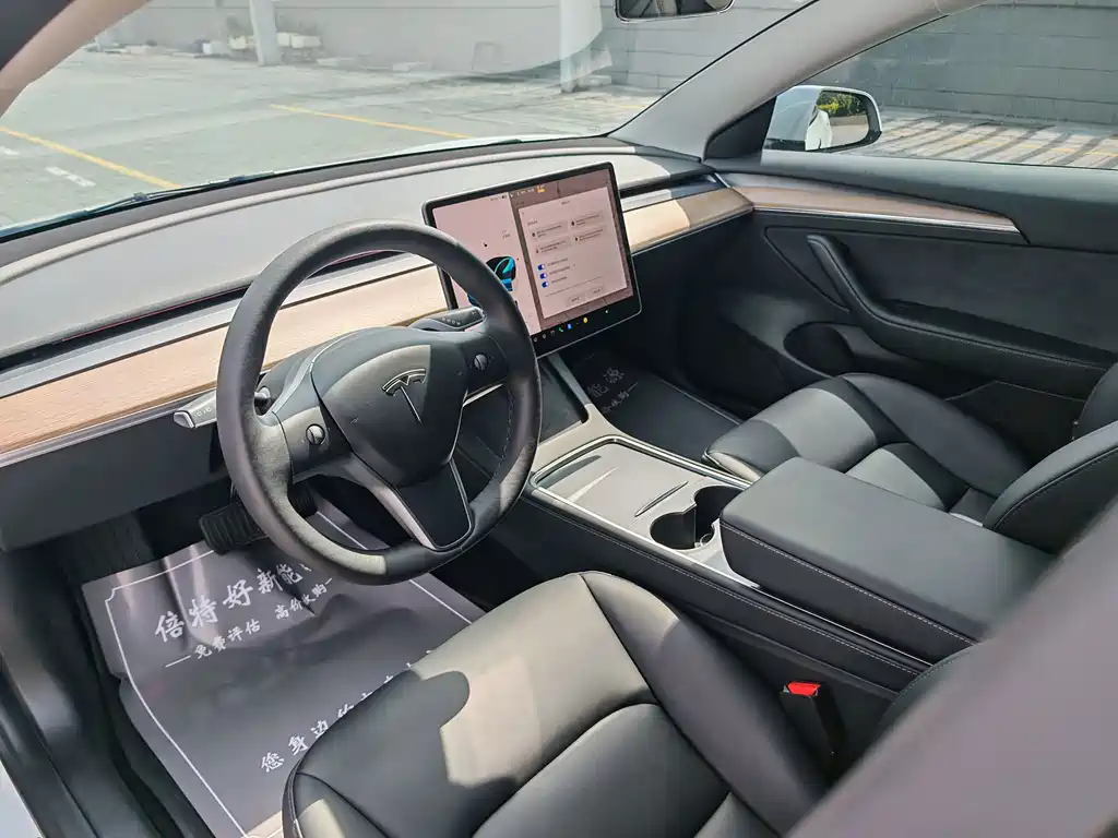 Tesla Model 3 — миниатюра 8