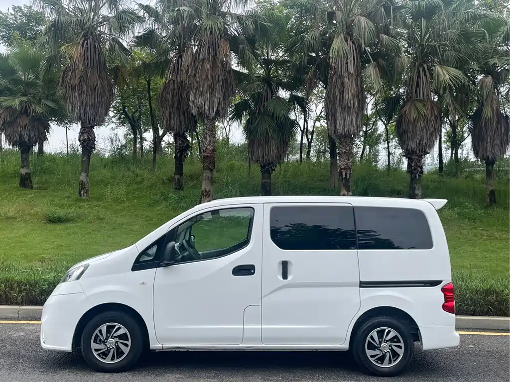 Nissan NV200 — миниатюра 5