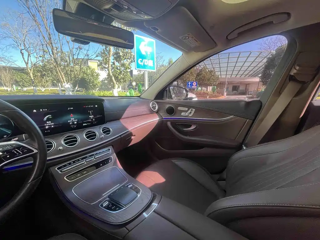 Mercedes-Benz E-Class — миниатюра 8