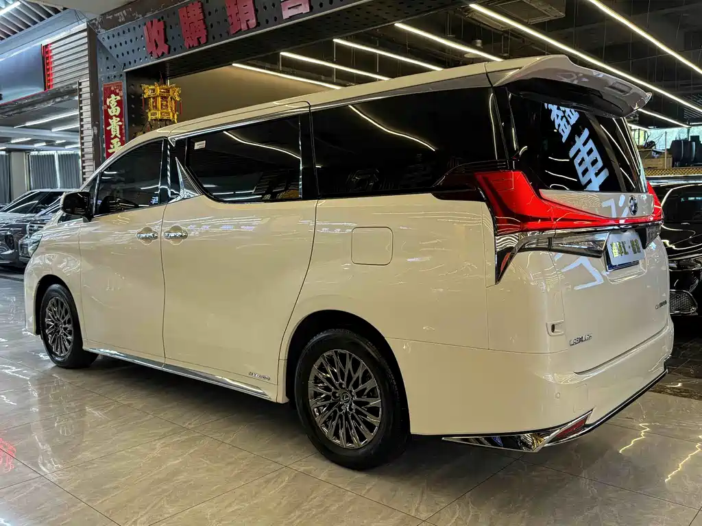 Lexus LM — миниатюра 4