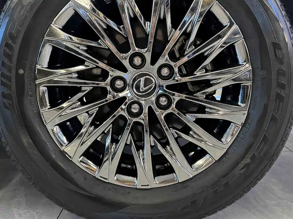 Lexus LM — миниатюра 6